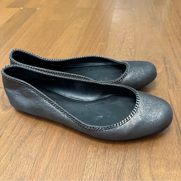 Talbots Women's 8B Pewter Metallic Leather Ballerina Flats With Chain Accent - Picture 10 of 10
